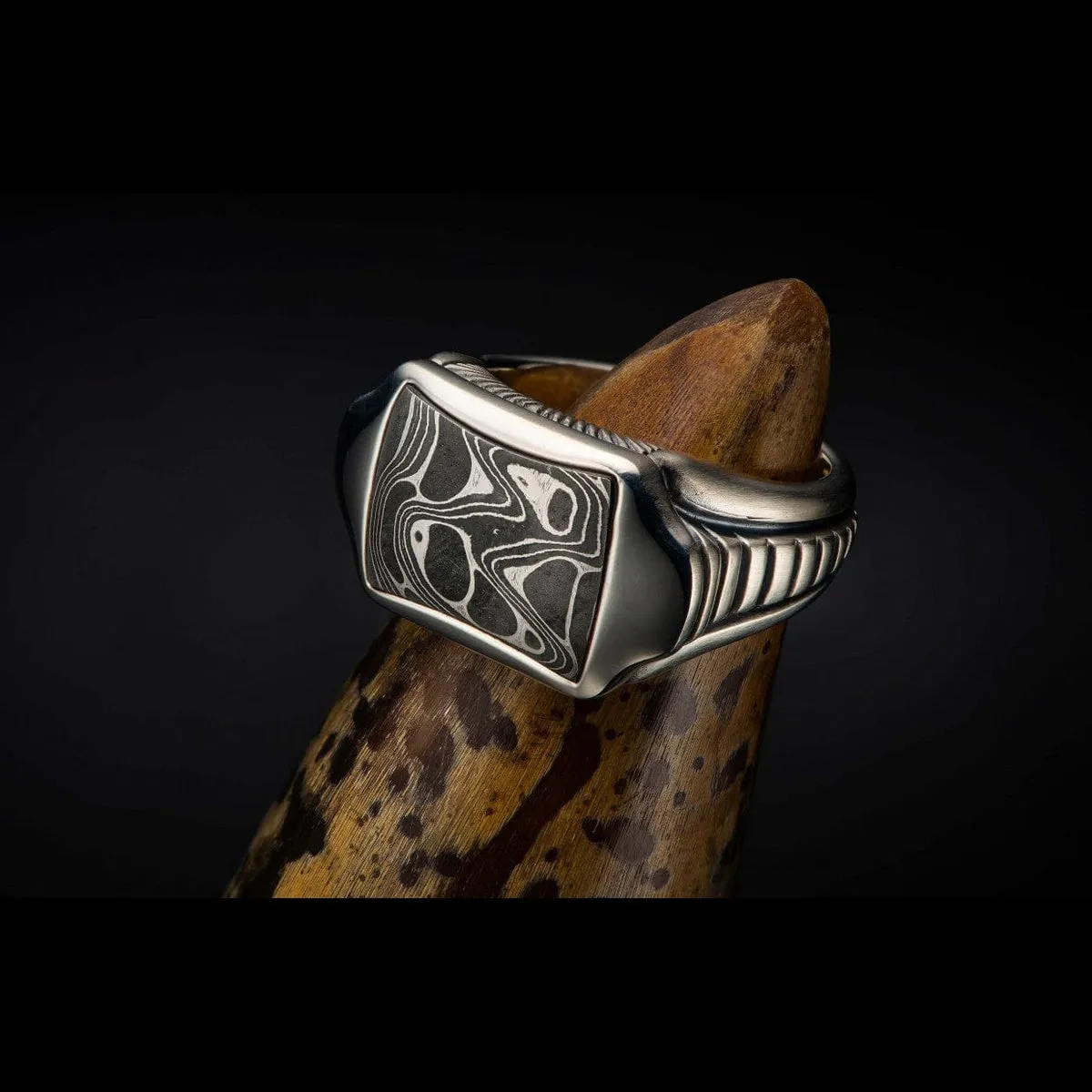 Men's Sleek Damascus Ring - Ring 8 DAM