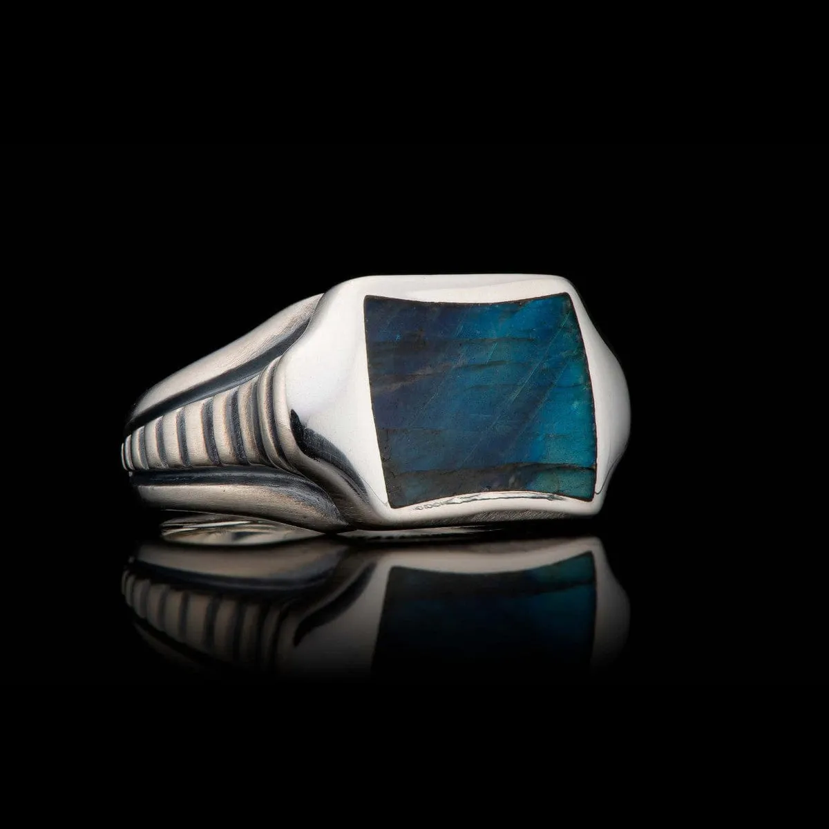 Men's Sleek Labradorite Ring - Ring 8 LAB