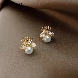 Simple and Elegant Simulated Pearl Bee Stud Earrings