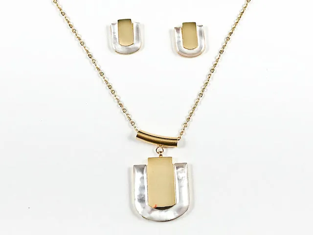 Unique Center Shiny Metallic Piece With Mother Of Pearl Frame Gold Tone Earring Necklace Steel Set