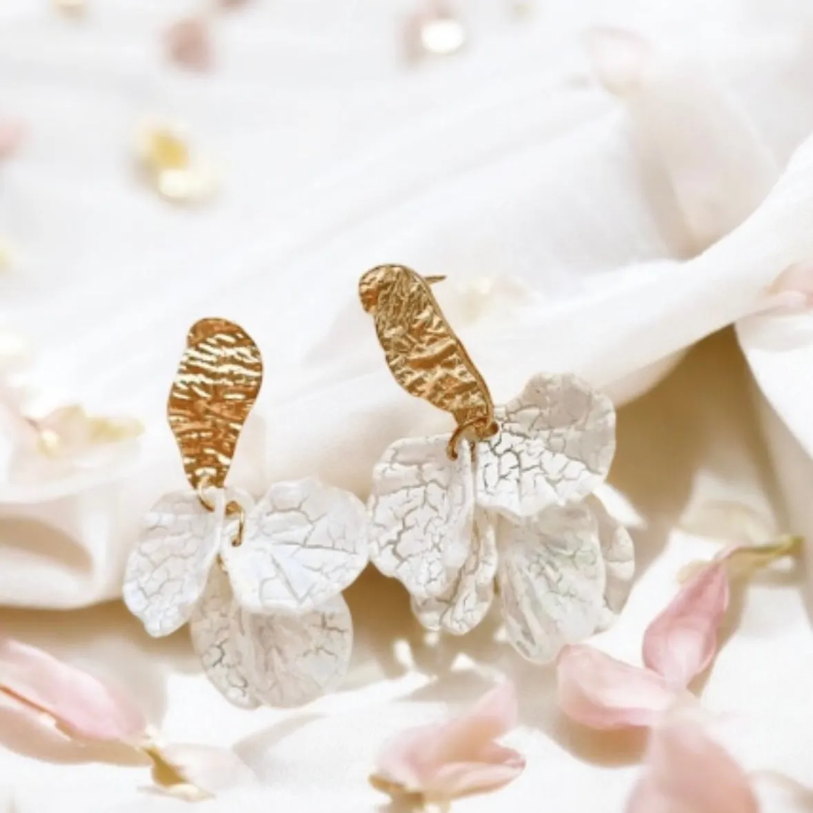 White - Gold iridescent flower earrings | pearlescent petals baroque earrings | unique gold geometric floral earrings| bridal party wedding earrings